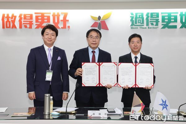 ▲水戶市商工會議所青年部存取台南，與鳳凰城國際青年商會舉行交流會。（記者林東良翻攝，下同）