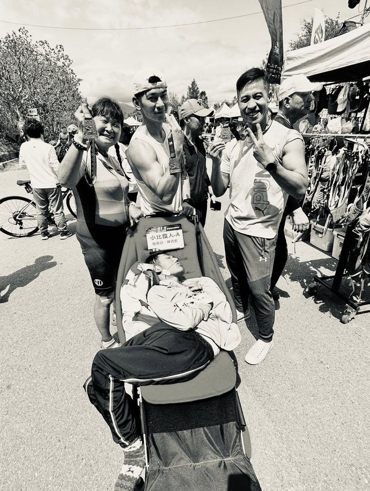 ▲▼亮哲。（圖／翻攝自Facebook／亮哲。遊。藝）