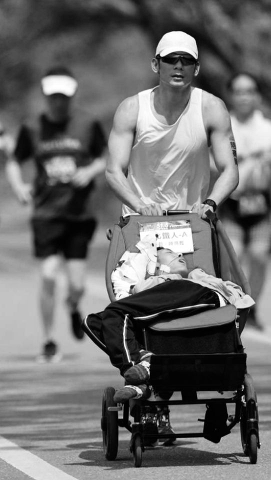 ▲▼亮哲。（圖／翻攝自Facebook／亮哲。遊。藝）