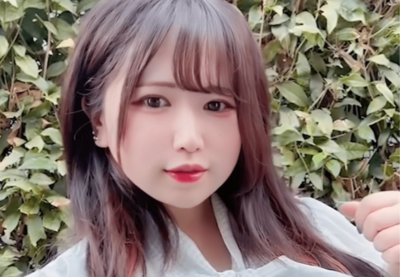 櫻花妹頂「M罩杯巨乳」！自爆小五就有D奶　每天膠帶纏胸上學