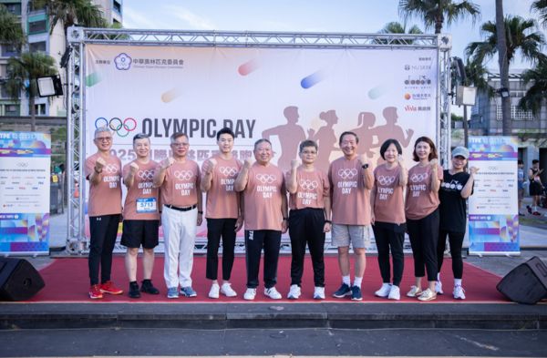 ▲「亞洲貓王」唐嘉鴻到場力挺，2025奧林匹克路跑為和平開賽。（圖／中華奧會提供）