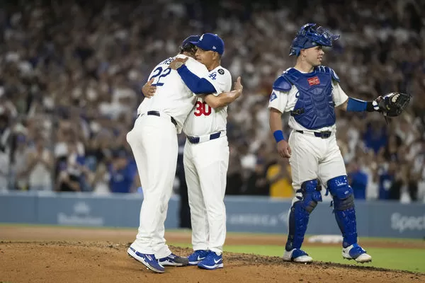 ▲柯蕭（Clayton Kershaw）迎來本季最後一次先發        。大谷翔平、羅伯斯（Dave Roberts）（圖／達志影像／美聯社）