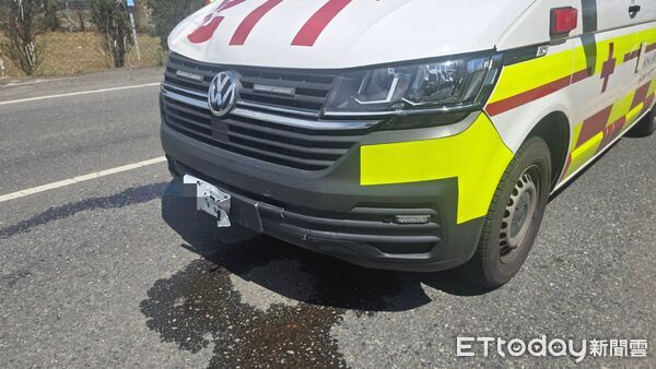 ▲鹽埔鄉新埔路外環道救護車與機車交通事故。（圖／記者陳崑福翻攝）