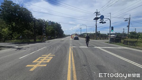▲鹽埔鄉新埔路外環道救護車與機車交通事故。（圖／記者陳崑福翻攝）
