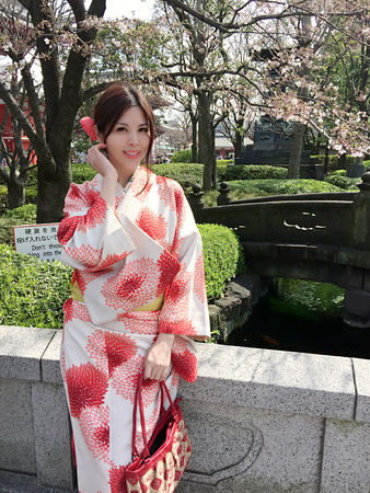 ▲王百瑜雖不在幕前演出，身材體態仍保持的很好。（圖／伊林娛樂提供）