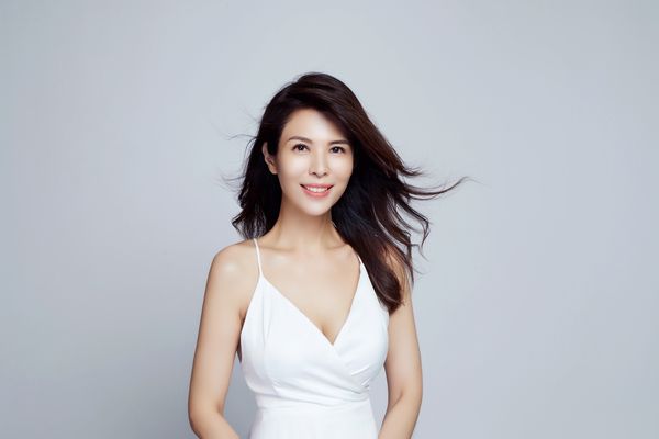 ▲王百瑜雖不在幕前演出，身材體態仍保持的很好。（圖／伊林娛樂提供）