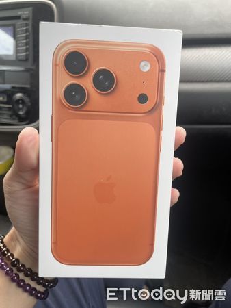 ▲▼店員忙中將全新iPhone 17當垃圾回收，警方協助尋回。（圖／記者陳宏瑞翻攝)