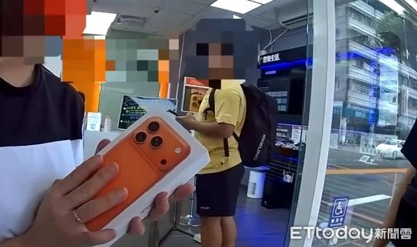 ▲▼店員忙中將全新iPhone 17當垃圾回收，警方協助尋回。（圖／記者陳宏瑞翻攝)