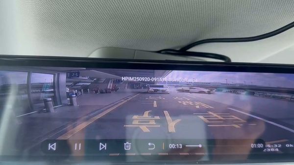 ▲▼       「黃牛特斯拉」桃機違法攬客拒檢！警轟8槍攔車　港女摔落險遭輾      。（圖／民眾提供）