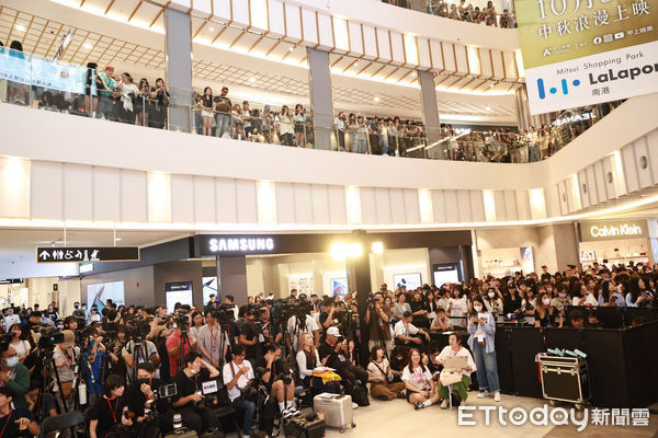 ▲▼ 《他年她日》電影預售票見面會-紛絲。（圖／記者黃克翔攝）