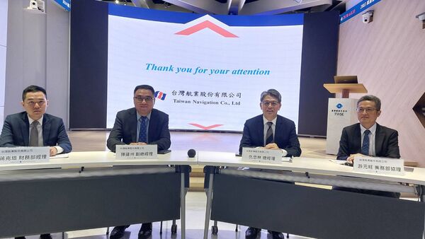 ▲右起台航業務協理游元旺、總經理仇忠林、副總經理陳建州、財務經理蔣克培在法說會上。（圖／台航提供）