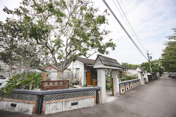 ▲▼龍潭咖啡廳推薦「瑞陽咖啡」，就連在地人都不知道的隱密咖啡廳，100塊手沖咖啡喝到飽。（圖／部落客黑皮提供）