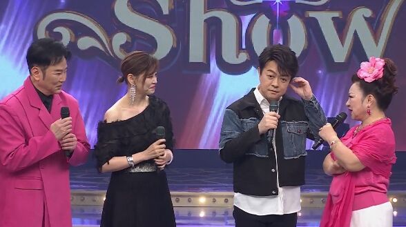 ▲白冰冰(中)與選美皇后走秀。（圖／民視提供）