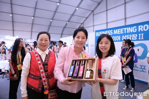 ▲▼花蓮縣長徐榛蔚親自率團參加在韓國堤川市擧辦的天然物產業世博會。（圖／花蓮縣政府提供，下同）