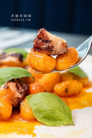 ▲▼高雄超美城市餐酒館「LAB PIER2駁二店」!約會聚餐必吃創意料理，推薦章魚麵疙瘩與戰斧豬排。（圖／部落客虎麗提供）