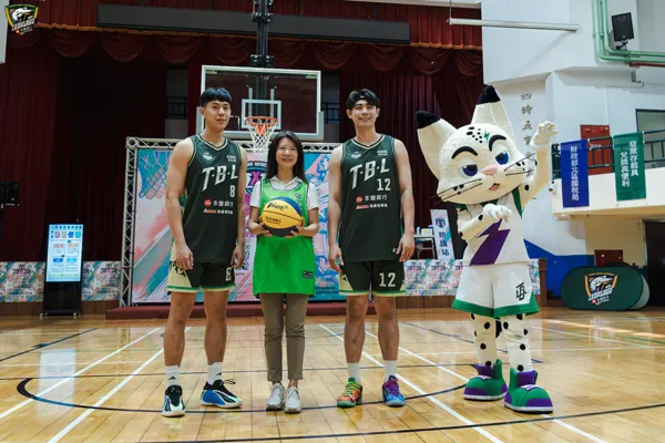 ▲林信寬、汪哲宇站台，雲豹攜手國稅局辦3對3籃球賽。（圖／雲豹提供）
