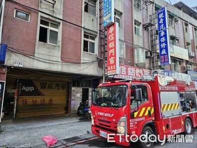 快訊／瓦斯桶呈開啟狀態！新店公寓凌晨竄火　1男全身燒燙傷亡