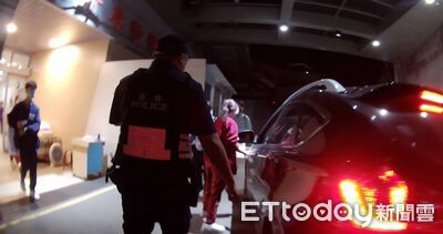 苗栗婦遭龜殼花蛇吻!左手腫脹陷昏迷 巡邏警急開道護送搶命