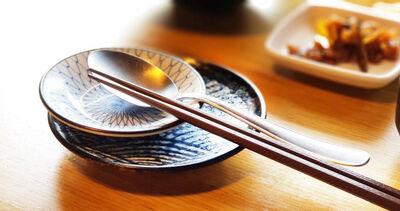 外出吃飯「餐具熱水燙一下」殺菌？專家搖頭：符合2條件才有效