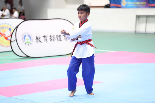 ▲勝利國小六生羅予彤獲得女子組最高分、來自蘭嶼東清國小跆拳道隊的顏承祐。（圖／大會提供）