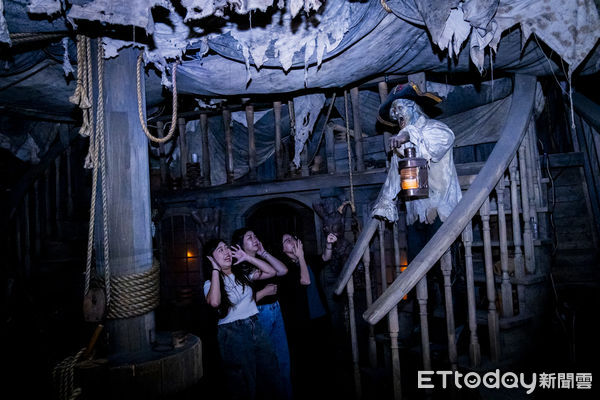 ▲義大遊樂世界5D鬼船驚嚇指數再升級。（圖／記者許宥孺翻攝）