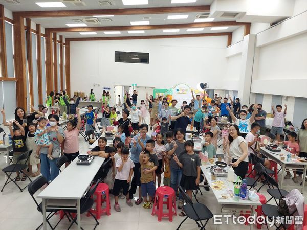 ▲▼   太保市公所舉辦親子多元閱讀活動「手作銅鑼燒體驗」與「鑽石貼畫相框」創意滿滿   。（圖／太保市公所提供）