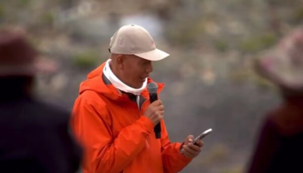 ▲▼彩色煙火轟炸喜馬拉雅山！藝術家蔡國強、始祖鳥遭調查。（圖／翻攝微博）