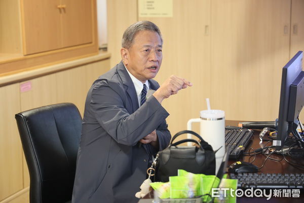 ▲▼美國明尼蘇達大學神經外科教授透過視訊主講「脊髓損傷後功能恢復的硬膜外脊髓電刺激：轉譯醫學進展與臨床觀察」。（圖／慈濟醫學中心提供，下同）