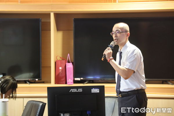 ▲▼美國明尼蘇達大學神經外科教授透過視訊主講「脊髓損傷後功能恢復的硬膜外脊髓電刺激：轉譯醫學進展與臨床觀察」。（圖／慈濟醫學中心提供，下同）