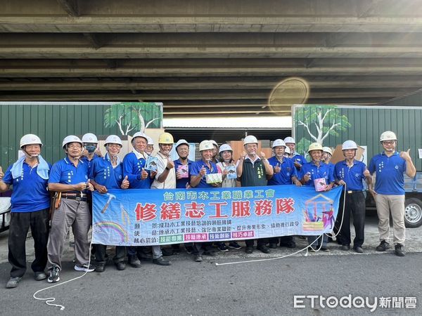 ▲台南市長夫人劉育菁帶餐點到場，慰勞辛苦付出的行善團志工。（記者林東良翻攝，下同）