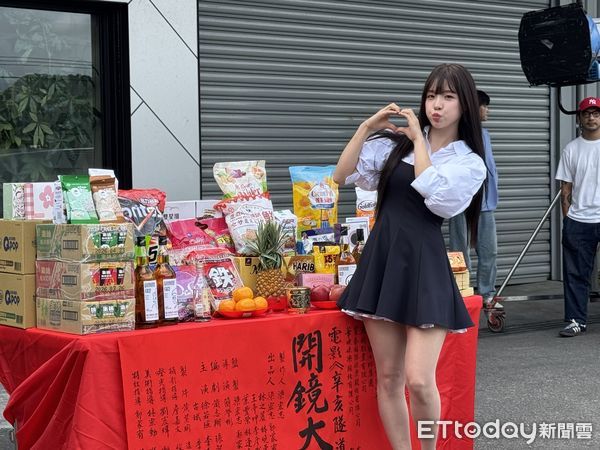 ▲李李仁、季芹、李多慧、古斌、頑童小春、王品澔出席《辛亥隧道》開鏡儀式。（圖／記者黃庠棻攝）