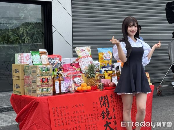 ▲李李仁、季芹、李多慧、古斌、頑童小春、王品澔出席《辛亥隧道》開鏡儀式。（圖／記者黃庠棻攝）