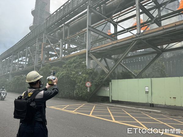 ▲中鋼小港廠區發生火警。（圖／記者許宥孺翻攝）