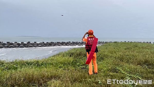 ▲▼   樺加沙」颱風來襲！海巡加強巡查 籲勿觀浪避免受罰          。（圖／記者陳崑福翻攝）