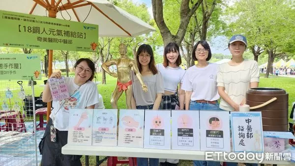 ▲奇美醫院於奇美博物館舉辦國際失智症日活動，推出創新「護腦聰明籤」。（記者林東良翻攝，下同）