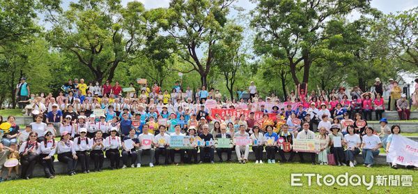 ▲奇美醫院於奇美博物館舉辦國際失智症日活動，推出創新「護腦聰明籤」。（記者林東良翻攝，下同）