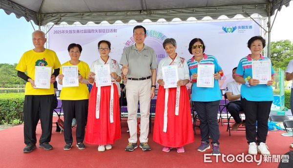 ▲奇美醫院於奇美博物館舉辦國際失智症日活動，推出創新「護腦聰明籤」。（記者林東良翻攝，下同）