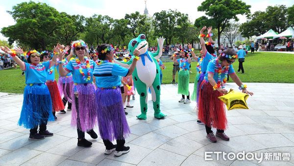 ▲奇美醫院於奇美博物館舉辦國際失智症日活動，推出創新「護腦聰明籤」。（記者林東良翻攝，下同）