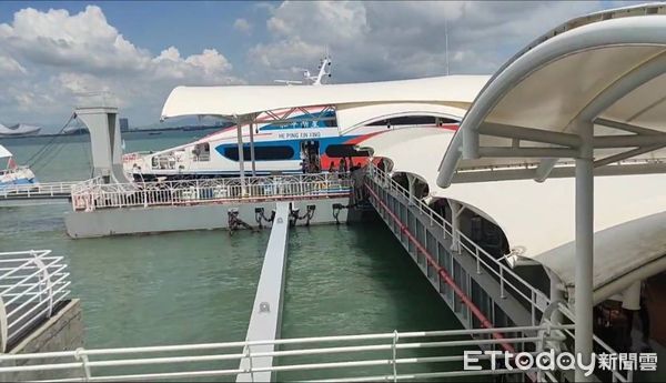 ▲▼小三通大陸籍客船「和平新星」輪航行時引擎故障，誤點20分鐘。（圖／記者林名揚翻攝)