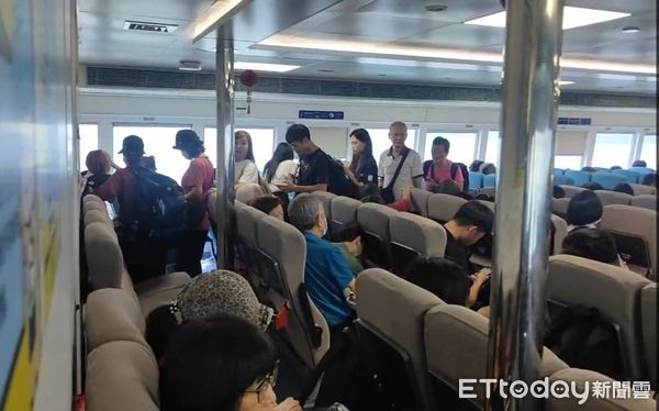 ▲▼小三通大陸籍客船「和平新星」輪航行時引擎故障，誤點20分鐘。（圖／記者林名揚翻攝)