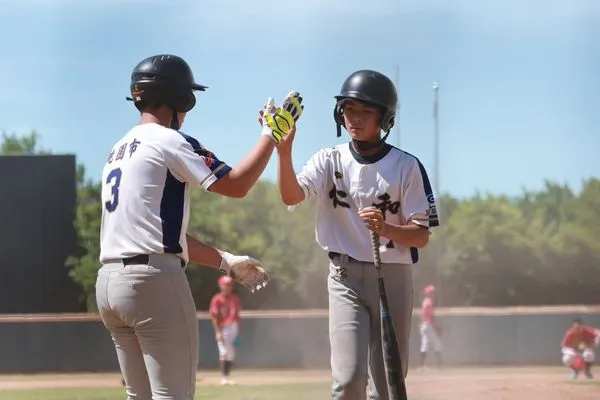 ▲李佳樺超遠三分砲帶動！仁和國中火力全開　8比2打敗重慶國中。▲呂祥瑞場內轟、洪梓翔投打俱佳　三光國中6比4戰勝七賢。（圖／桃園市桃園盃全國四級棒球錦標賽提供，下同）