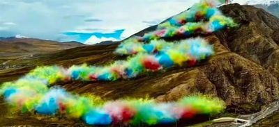 喜馬拉雅山「放煙火」引眾怒！始祖鳥道歉聲明再遭轟：海內外雙標