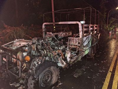 演訓出意外！十軍團悍馬車突冒煙變火球　整輛燒成廢鐵