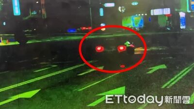 新竹4死驚悚瞬間曝光！高速過彎「左右晃動」　車體甩撞進工地全爛