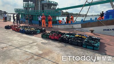 外籍漁船形跡可疑加速逃逸　海巡查獲718公斤毒品市值逾15億