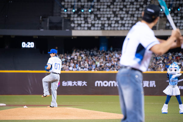 ▲▼SUPER JUNIOR&ndash;L.S.S.小分隊利特、神童、始源將為富邦悍將開球。（圖／富邦悍將提供）