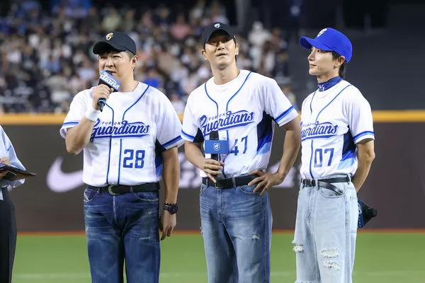 ▲▼SUPER JUNIOR–L.S.S.小分隊利特、神童、始源將為富邦悍將開球。（圖／富邦悍將提供）