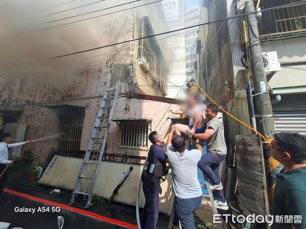▲永康區復國一路與中正北路2起火警，因「有無住警器」差別極大，一直無人受困，一件受困及時獲救。（記者林東良翻攝，下同）