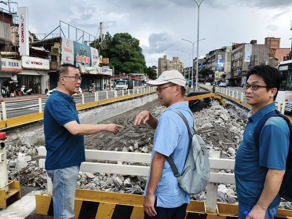 ▲李四川今日下午視察公館圓環拆除工程。（圖／北市府提供）