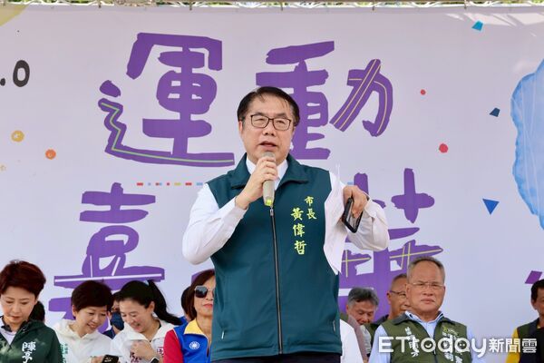 ▲台南2025運動嘉年華在「體育之心」廣場熱鬧登場，市長黃偉哲親自下場體驗運動。（記者林東良翻攝，下同）